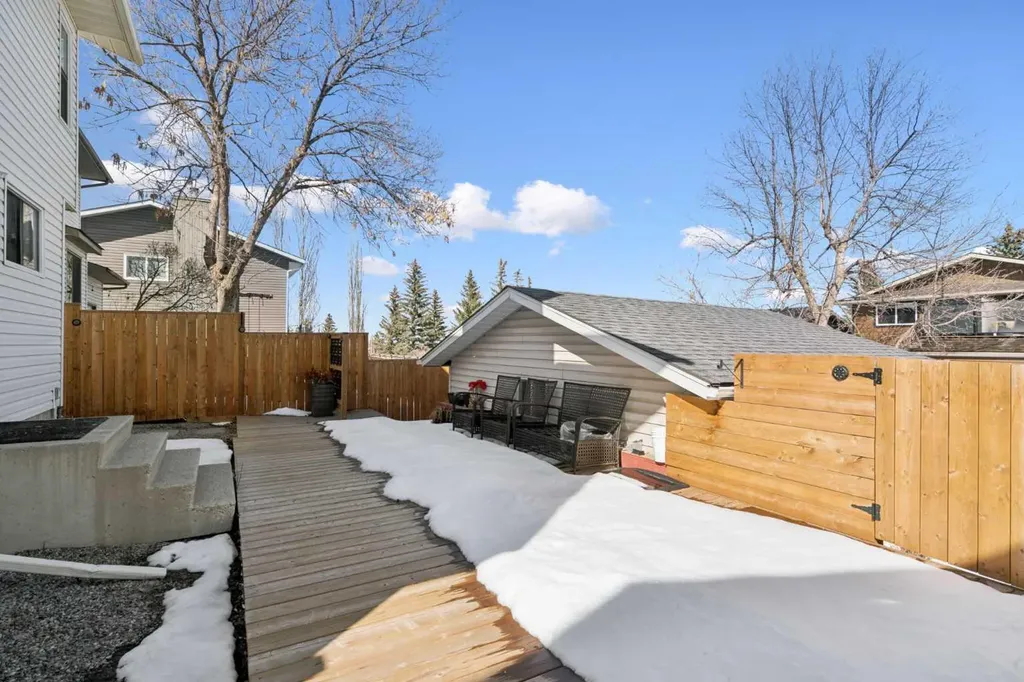 220 Macewan Glen Place NW Calgary AB T3K2C8