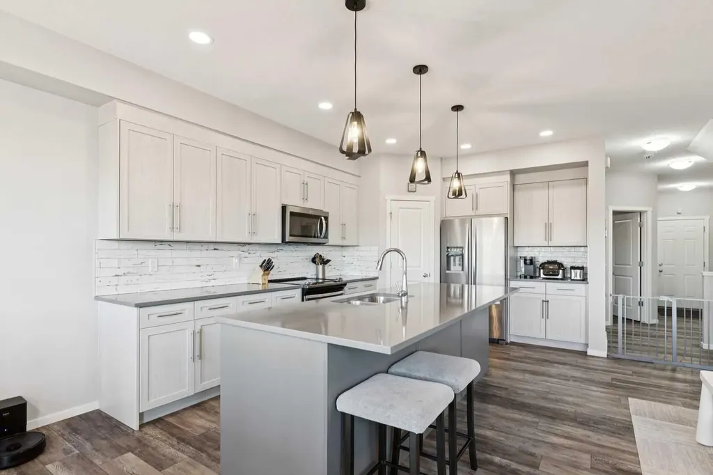 57 Crestridge Bay SW Calgary AB T3B 6H2