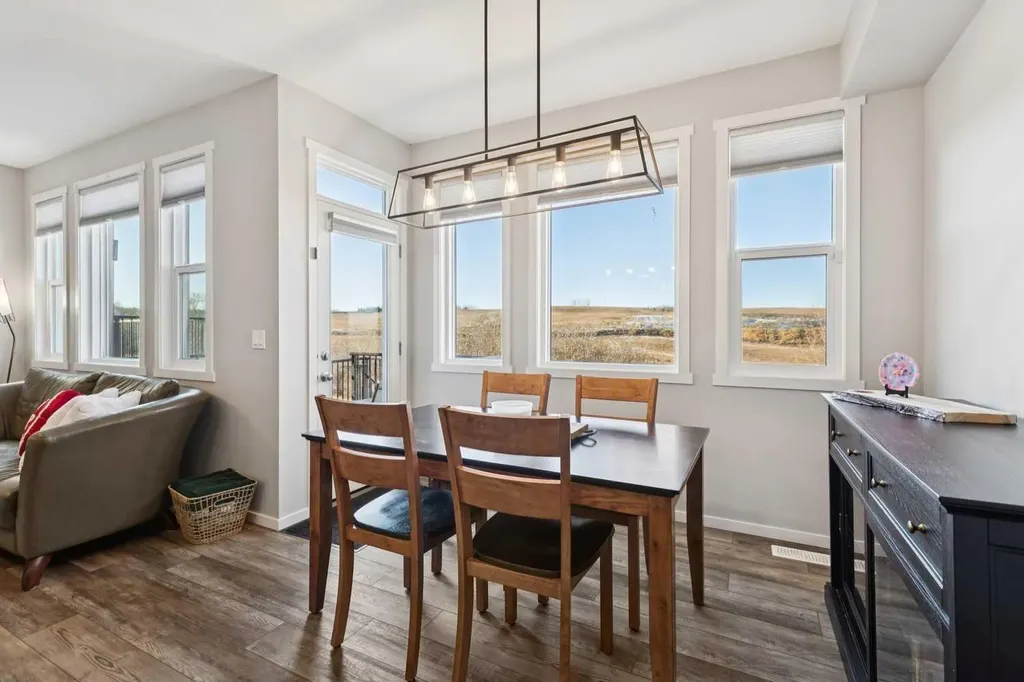 57 Crestridge Bay SW Calgary AB T3B 6H2