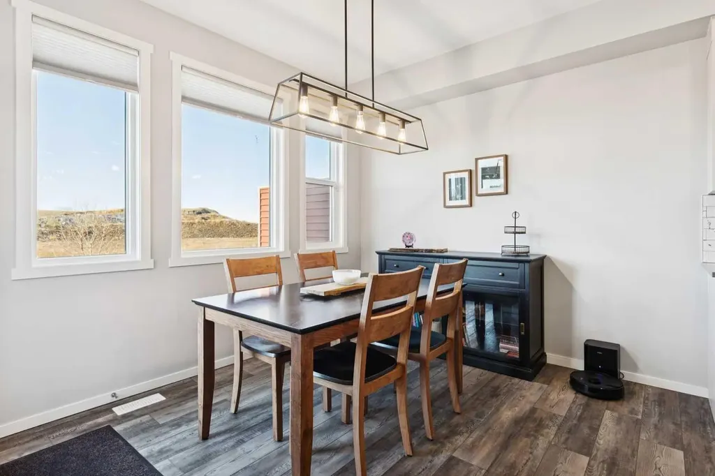 57 Crestridge Bay SW Calgary AB T3B 6H2