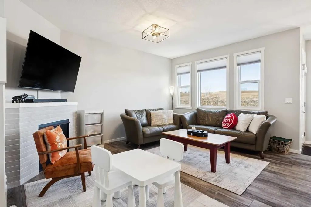 57 Crestridge Bay SW Calgary AB T3B 6H2