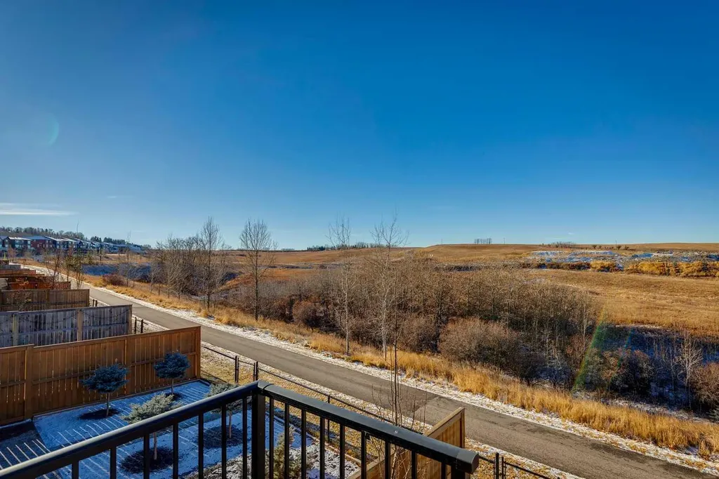 57 Crestridge Bay SW Calgary AB T3B 6H2