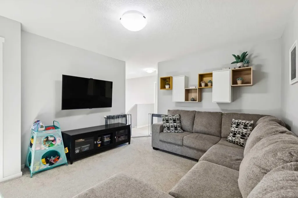 57 Crestridge Bay SW Calgary AB T3B 6H2