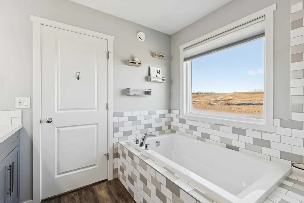57 Crestridge Bay SW Calgary AB T3B 6H2
