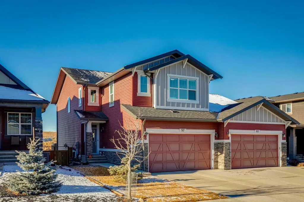 57 Crestridge Bay SW Calgary AB T3B 6H2