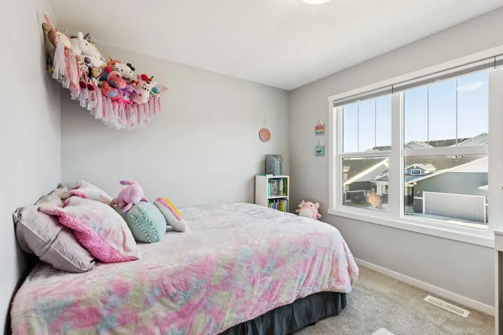 57 Crestridge Bay SW Calgary AB T3B 6H2