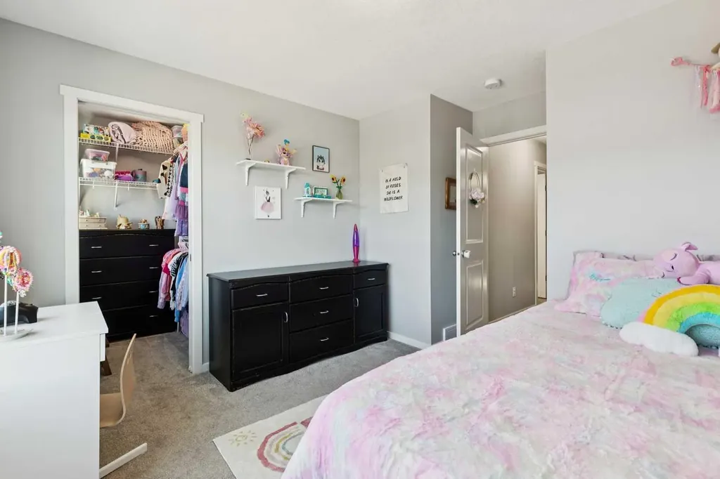 57 Crestridge Bay SW Calgary AB T3B 6H2