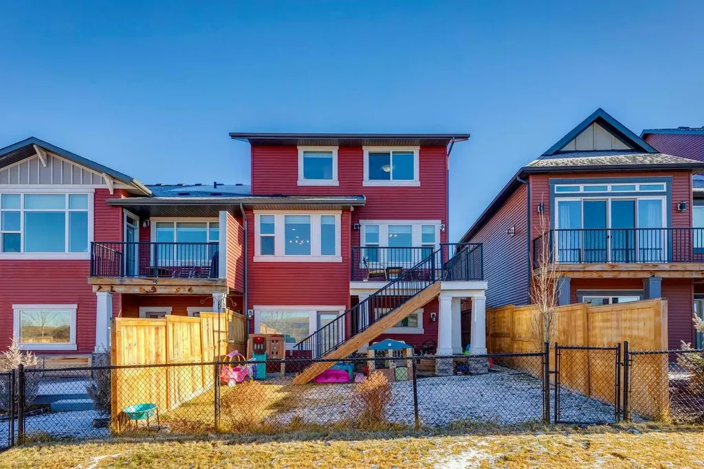 57 Crestridge Bay SW Calgary AB T3B 6H2