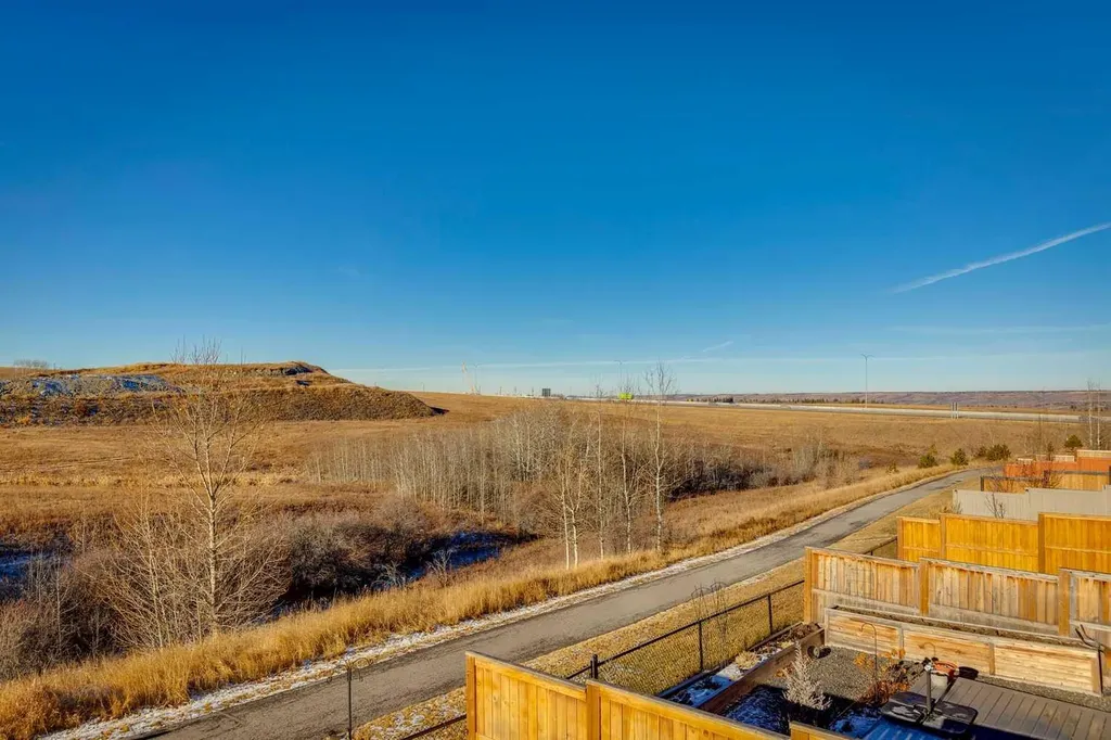 57 Crestridge Bay SW Calgary AB T3B 6H2