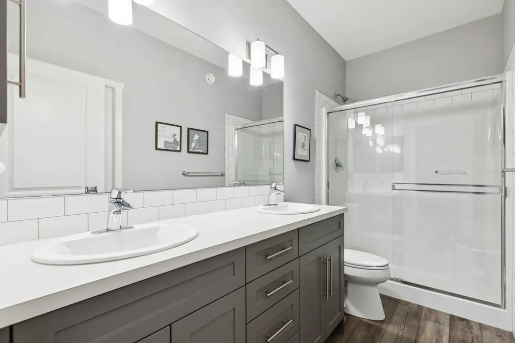 57 Crestridge Bay SW Calgary AB T3B 6H2
