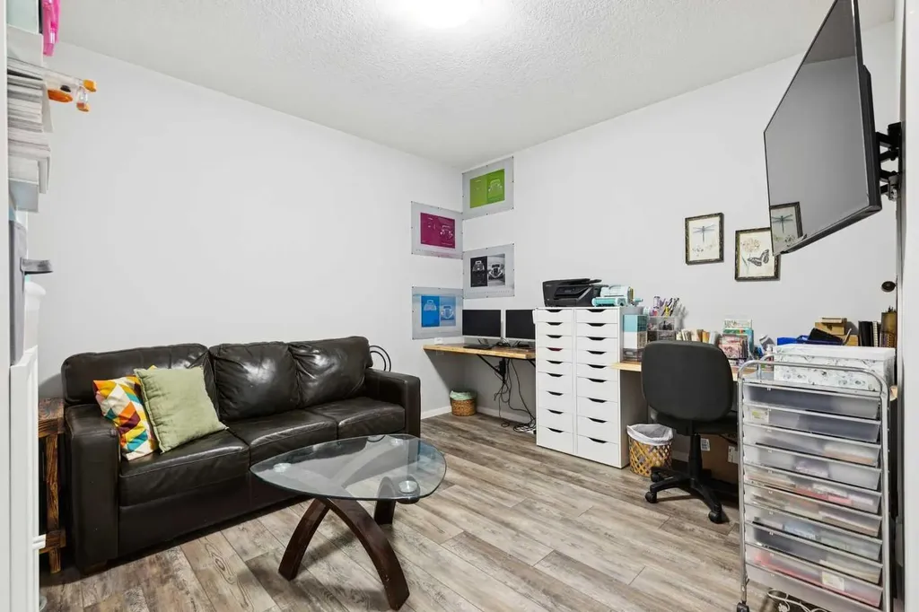 57 Crestridge Bay SW Calgary AB T3B 6H2
