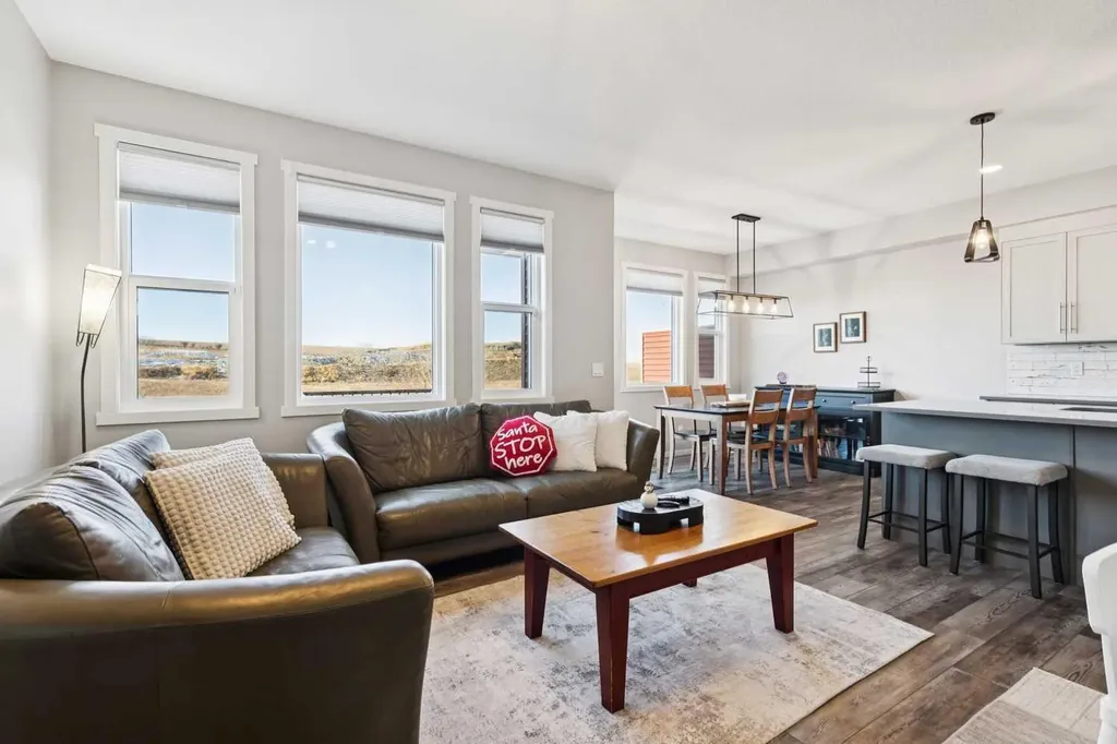 57 Crestridge Bay SW Calgary AB T3B 6H2