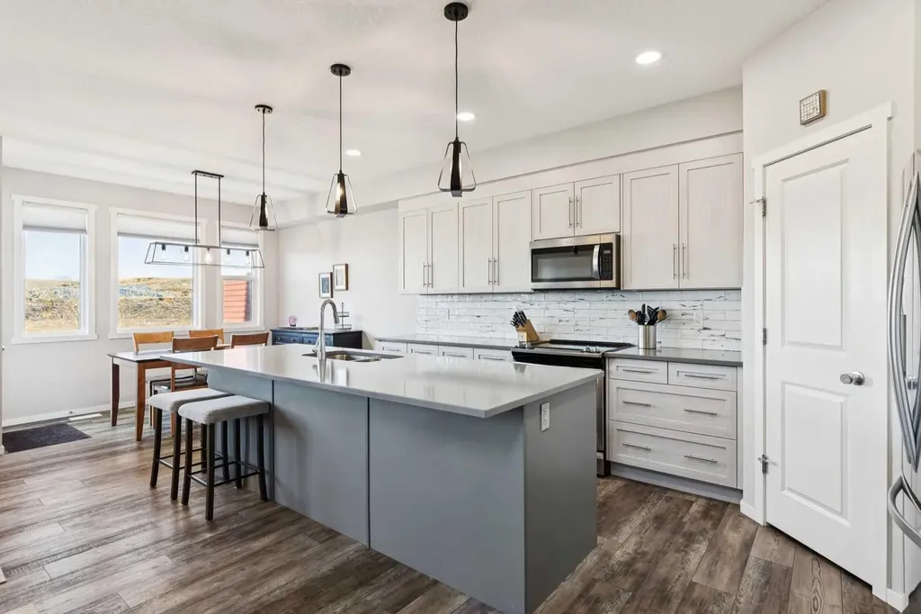 57 Crestridge Bay SW Calgary AB T3B 6H2