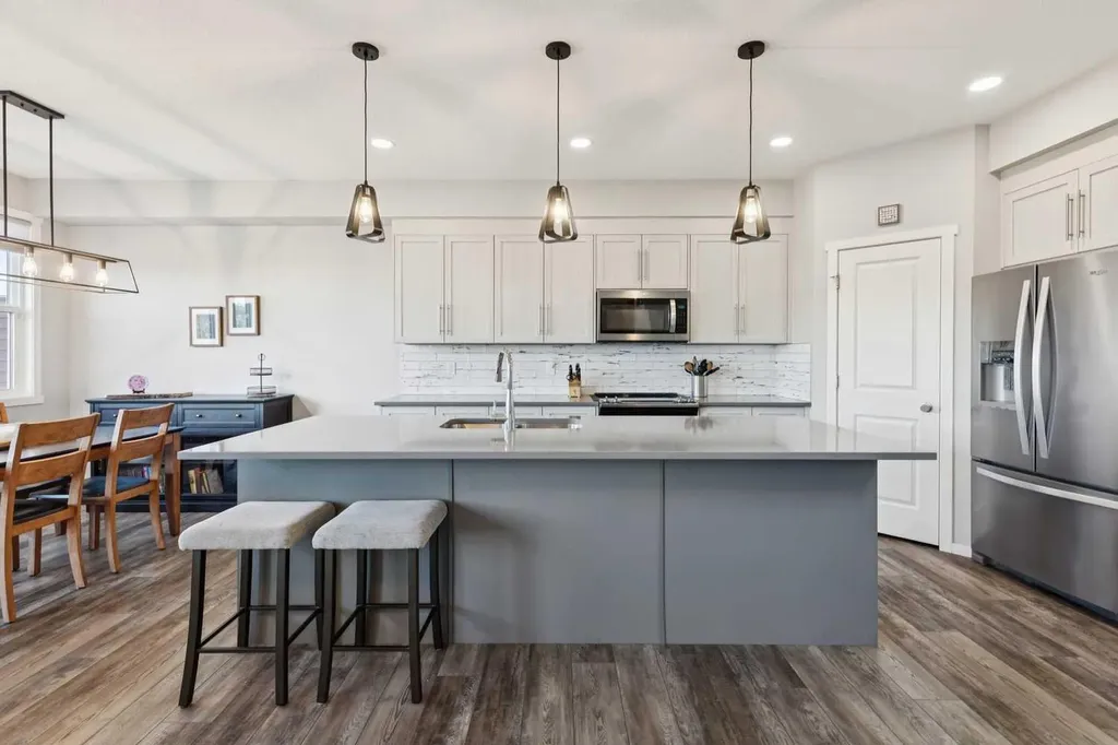 57 Crestridge Bay SW Calgary AB T3B 6H2