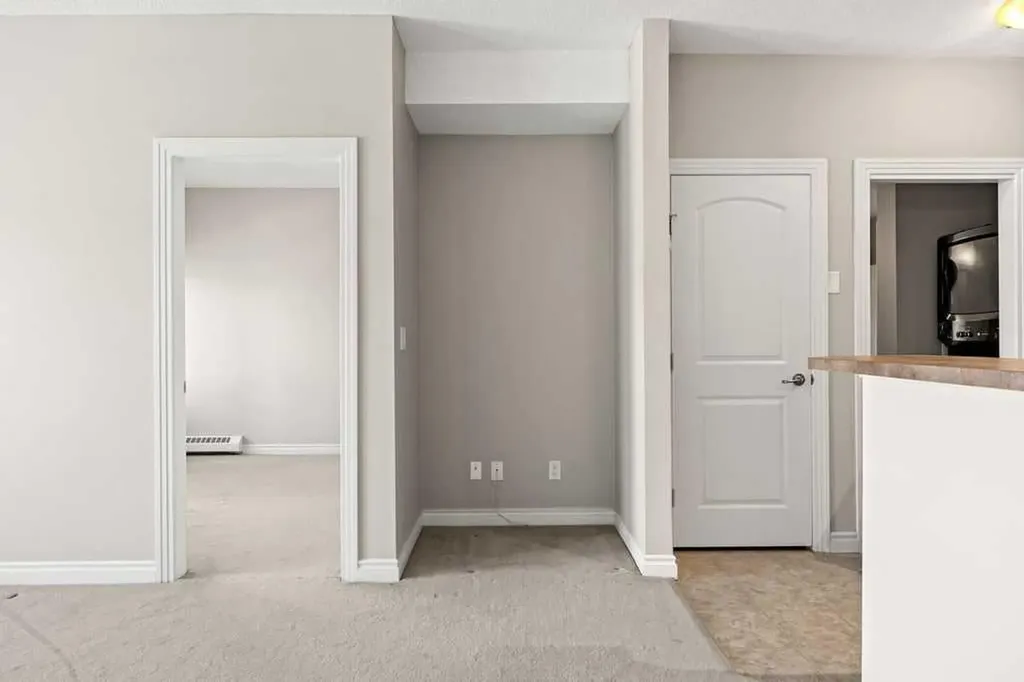 60 Royal Oak Plaza NW Calgary AB T3K 5Z1