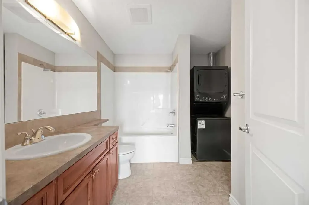 60 Royal Oak Plaza NW Calgary AB T3K 5Z1