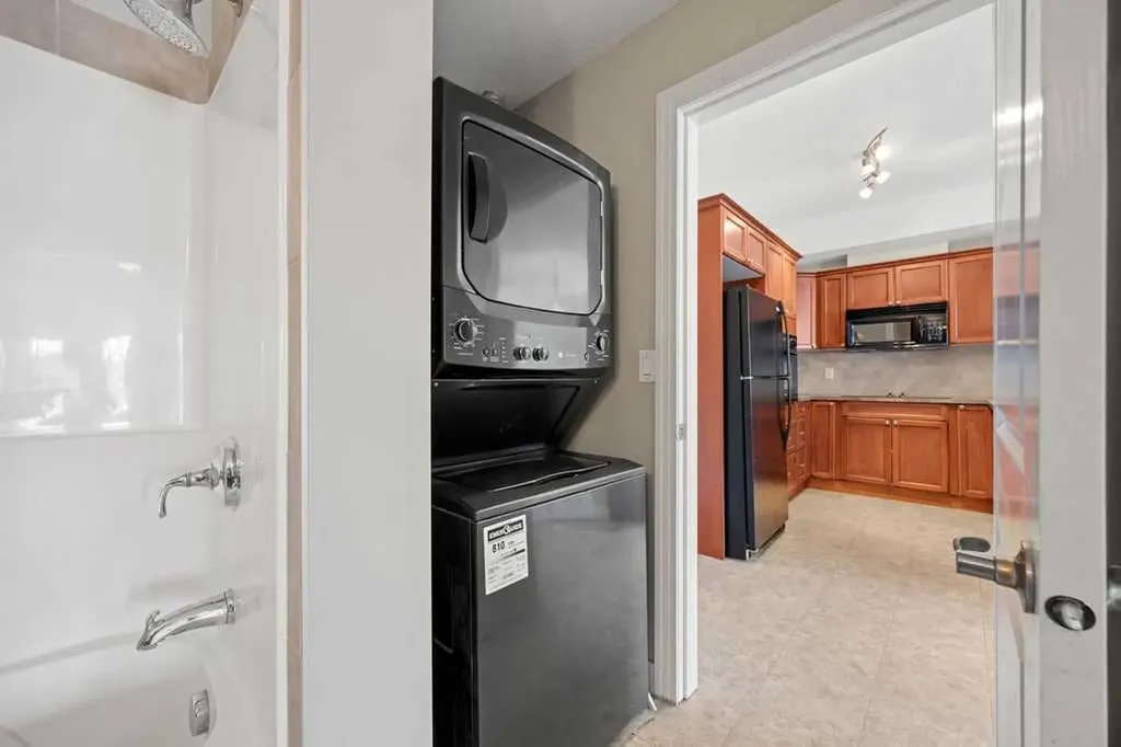 60 Royal Oak Plaza NW Calgary AB T3K 5Z1