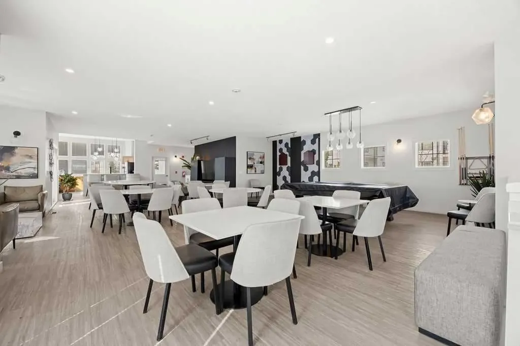 60 Royal Oak Plaza NW Calgary AB T3K 5Z1