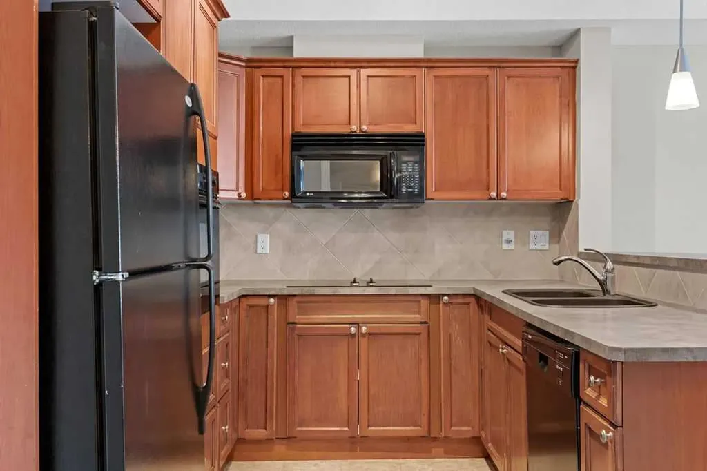 60 Royal Oak Plaza NW Calgary AB T3K 5Z1