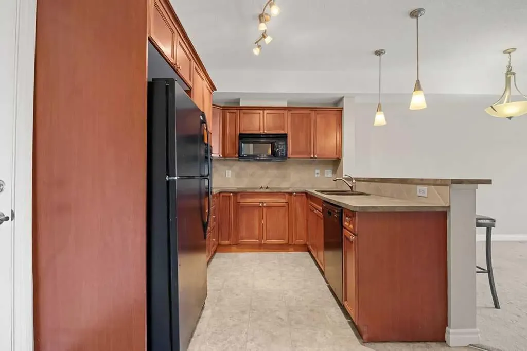 60 Royal Oak Plaza NW Calgary AB T3K 5Z1