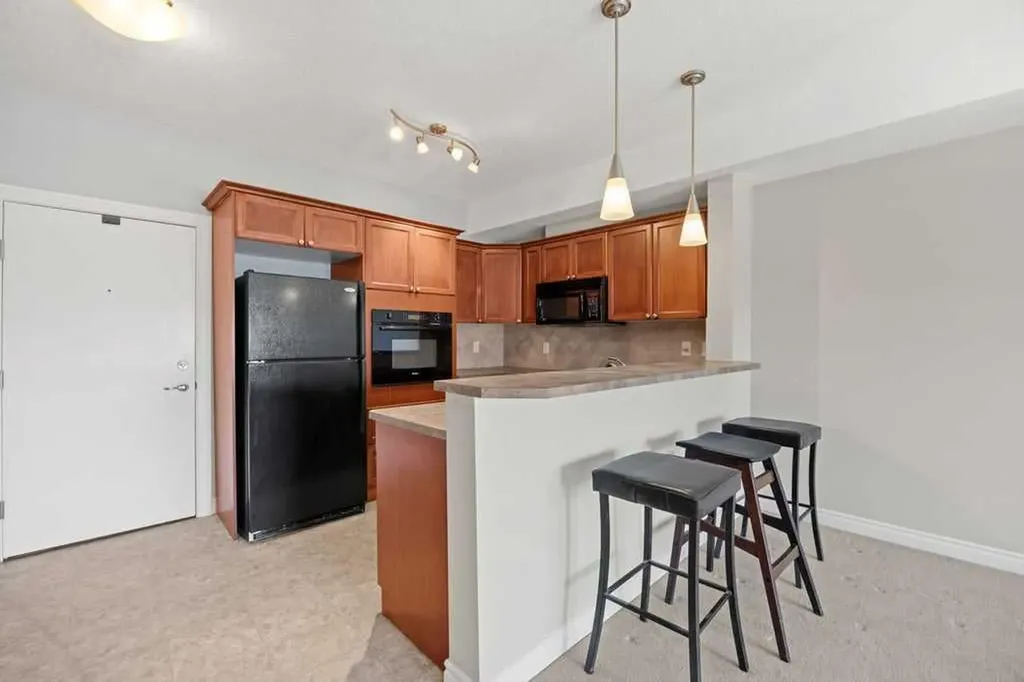 60 Royal Oak Plaza NW Calgary AB T3K 5Z1
