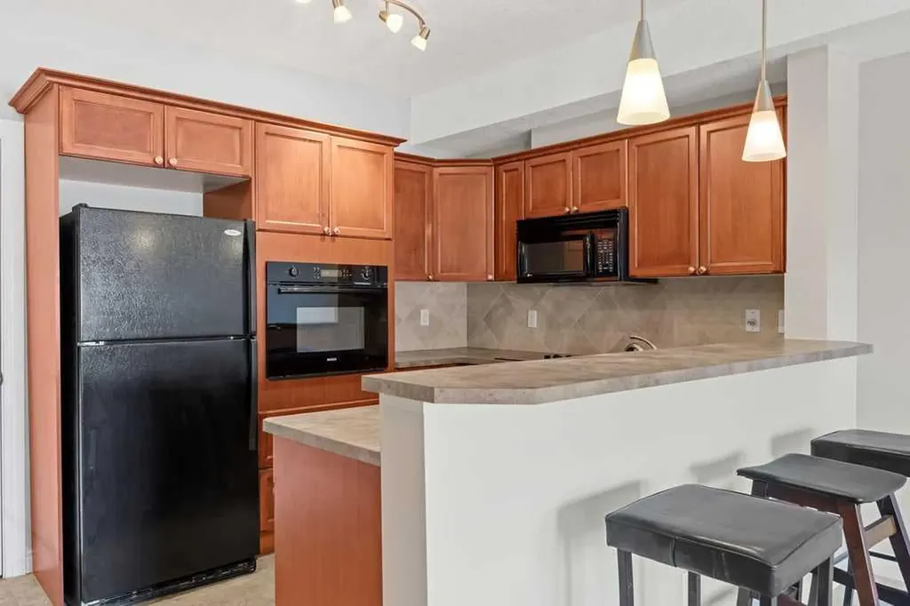 60 Royal Oak Plaza NW Calgary AB T3K 5Z1