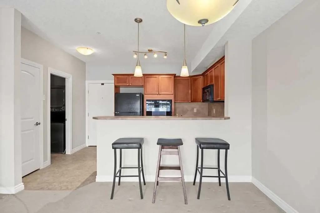 60 Royal Oak Plaza NW Calgary AB T3K 5Z1