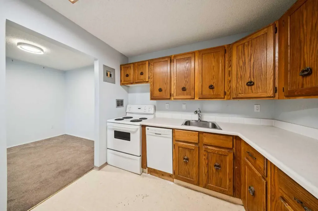 315 Southampton Drive SW Calgary AB T2W 2T6