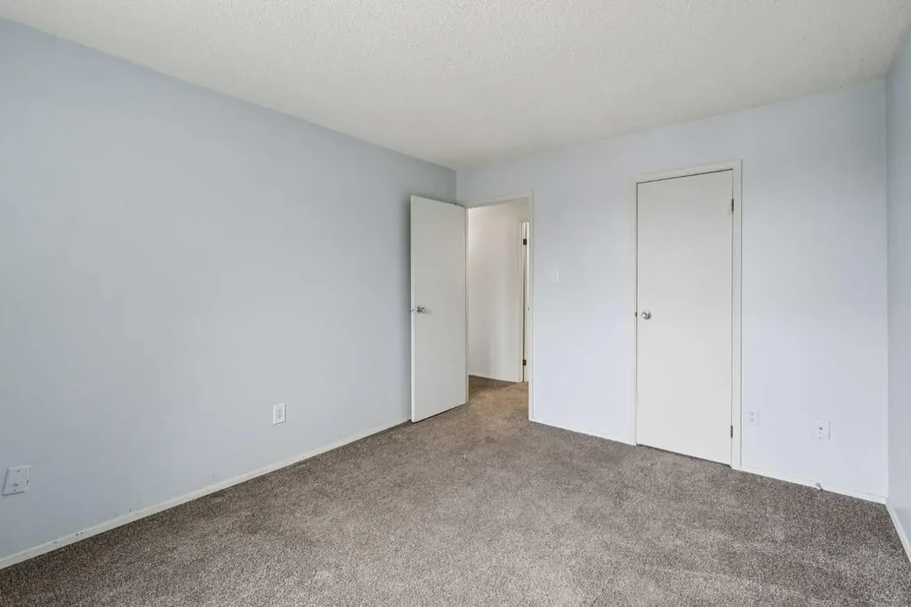 315 Southampton Drive SW Calgary AB T2W 2T6