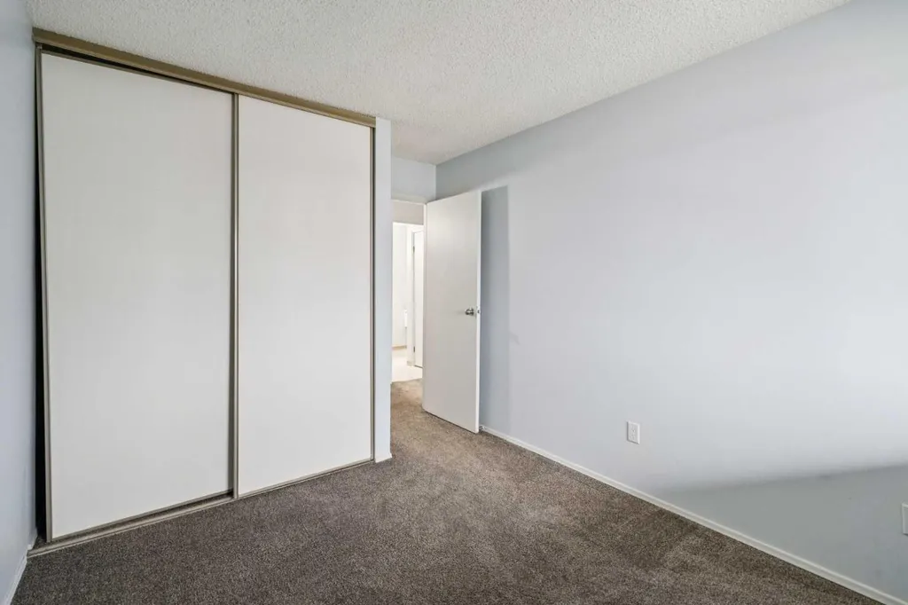 315 Southampton Drive SW Calgary AB T2W 2T6
