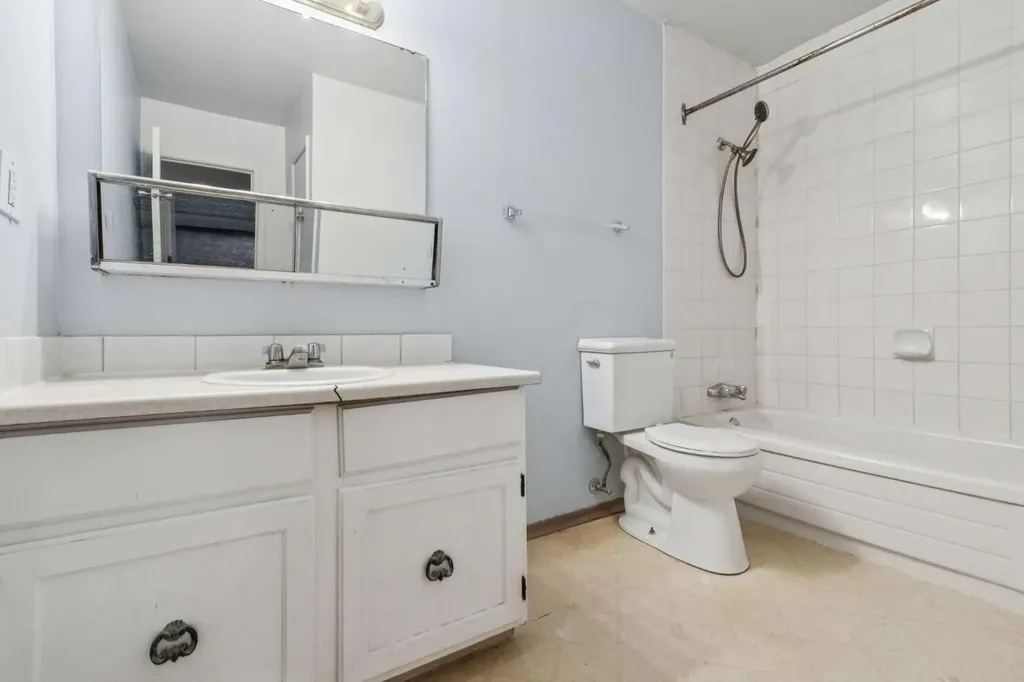 315 Southampton Drive SW Calgary AB T2W 2T6