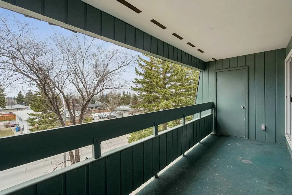 315 Southampton Drive SW Calgary AB T2W 2T6