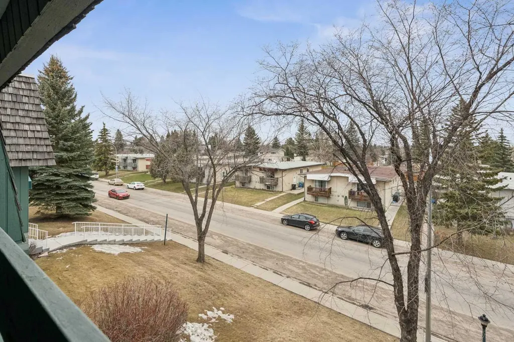 315 Southampton Drive SW Calgary AB T2W 2T6