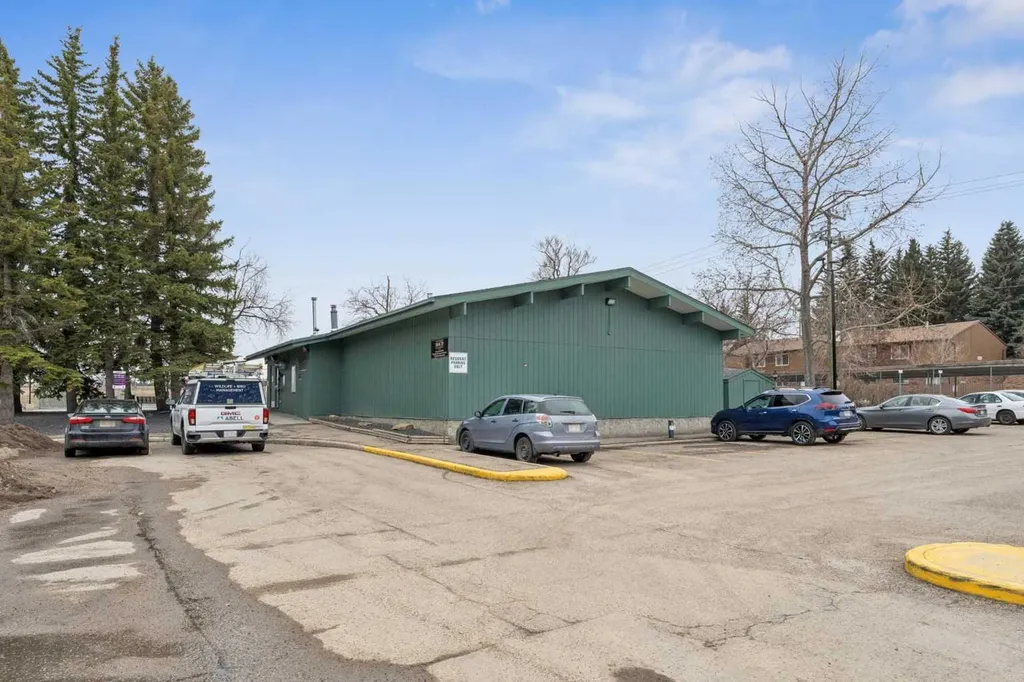 315 Southampton Drive SW Calgary AB T2W 2T6