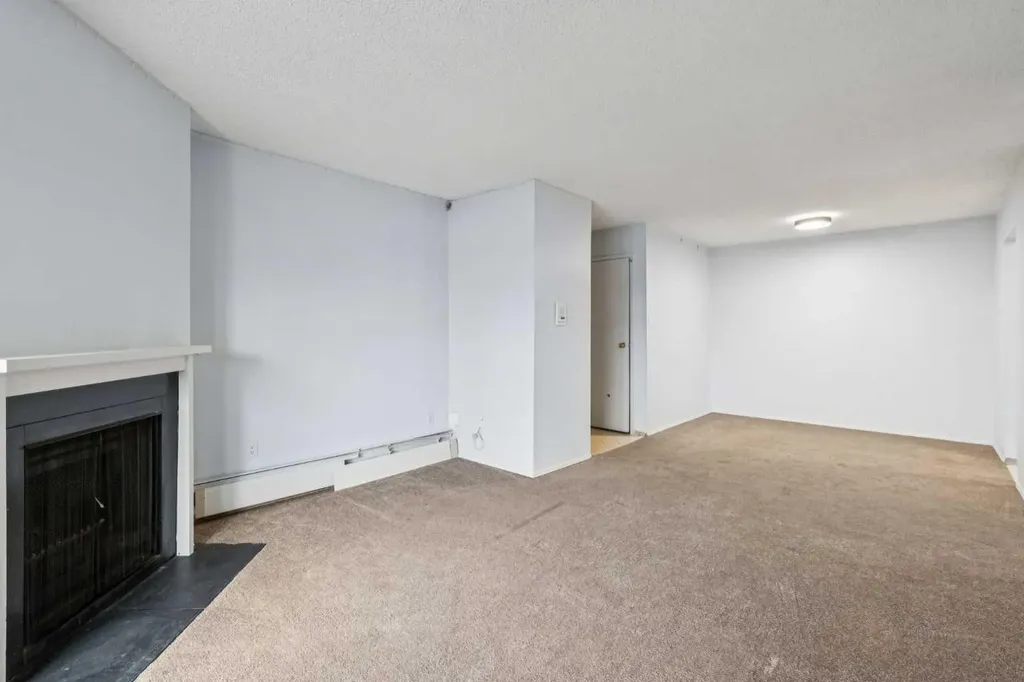 315 Southampton Drive SW Calgary AB T2W 2T6
