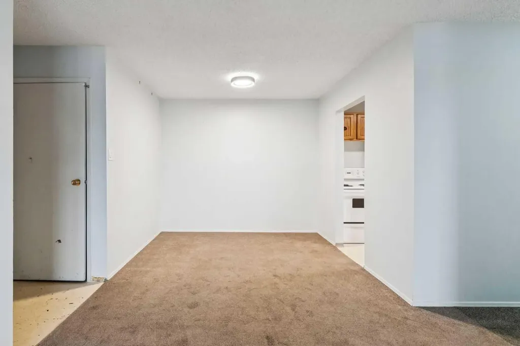 315 Southampton Drive SW Calgary AB T2W 2T6