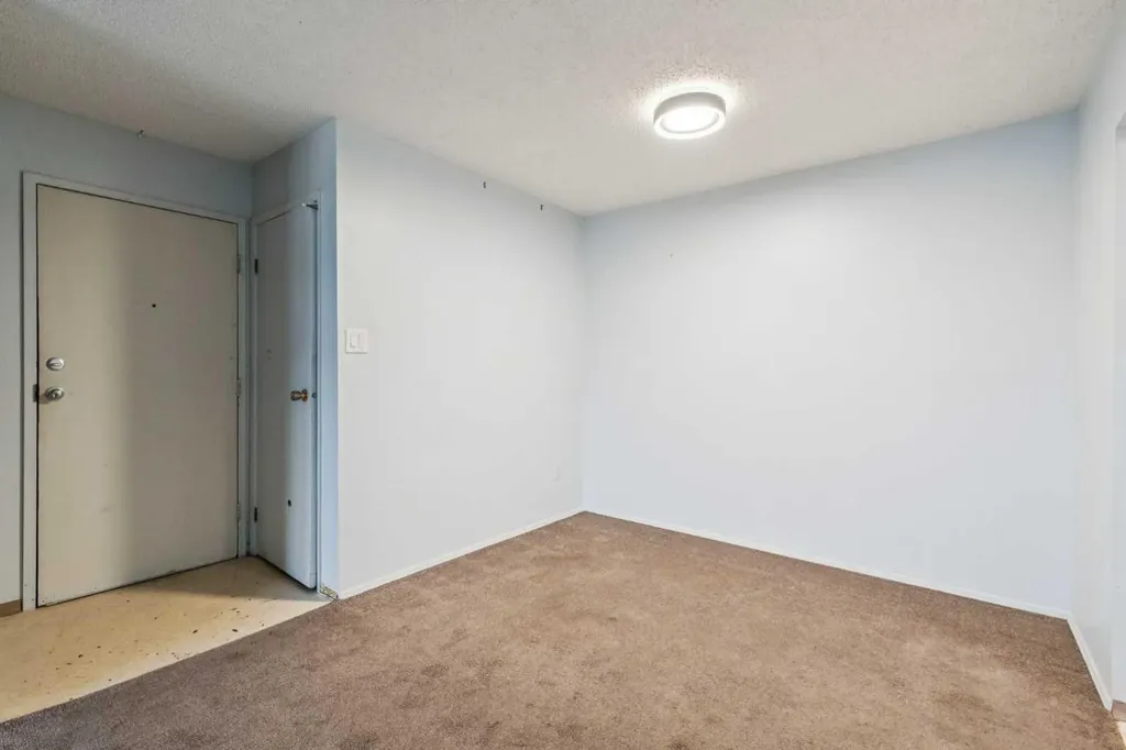 315 Southampton Drive SW Calgary AB T2W 2T6
