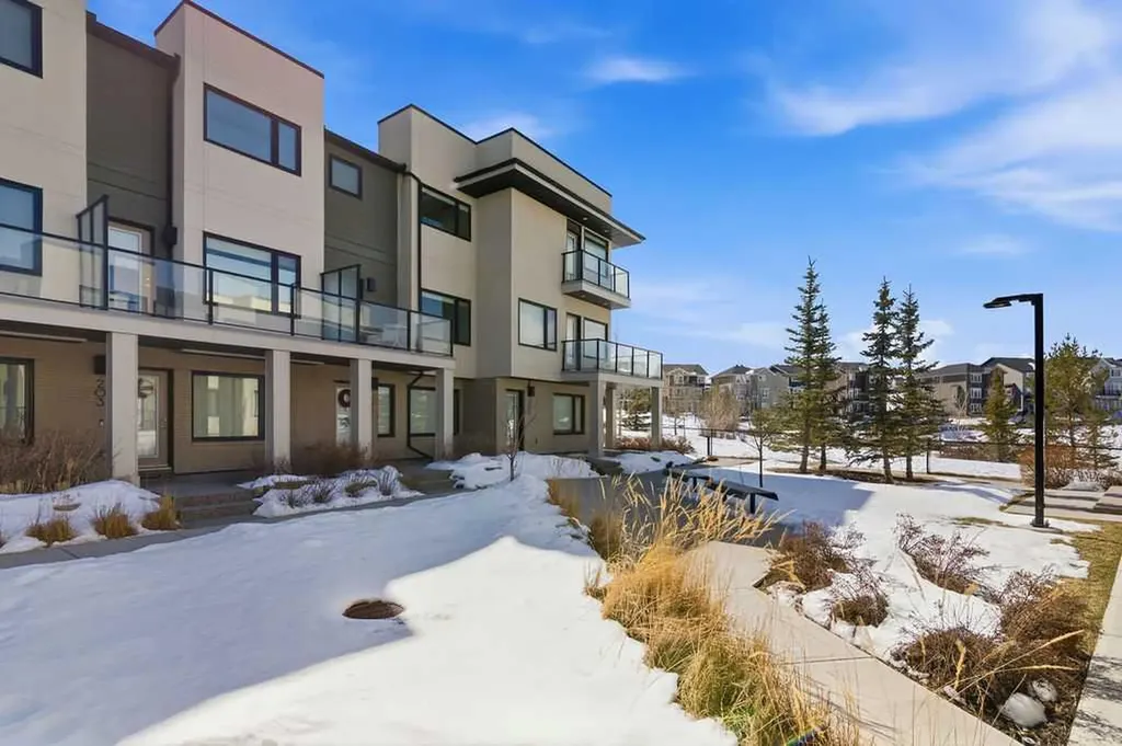 218 Sherwood Square NW Calgary AB T3R 0Y2