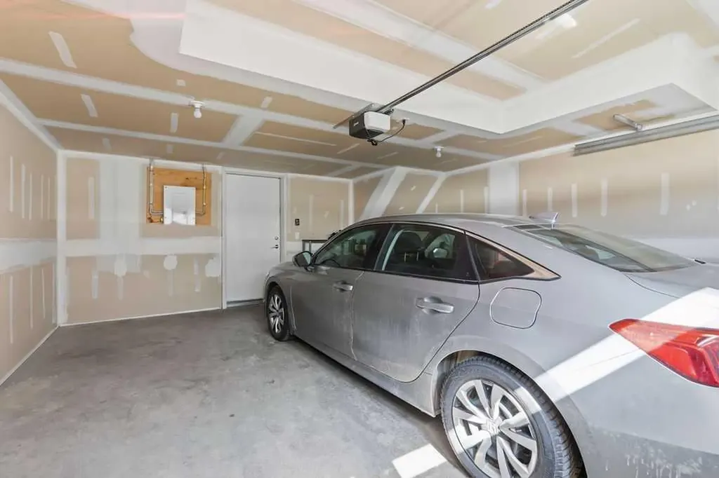 218 Sherwood Square NW Calgary AB T3R 0Y2