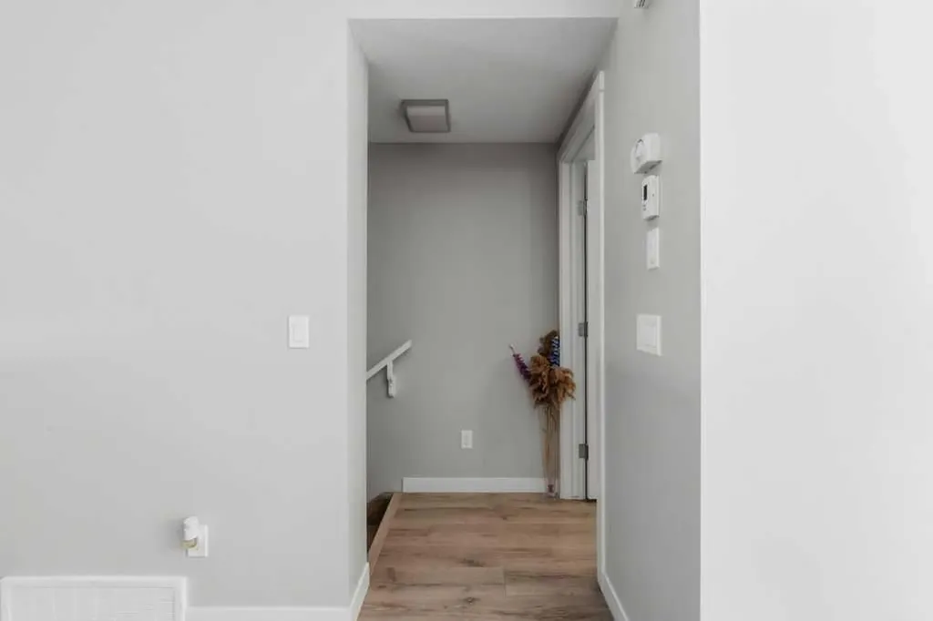 218 Sherwood Square NW Calgary AB T3R 0Y2