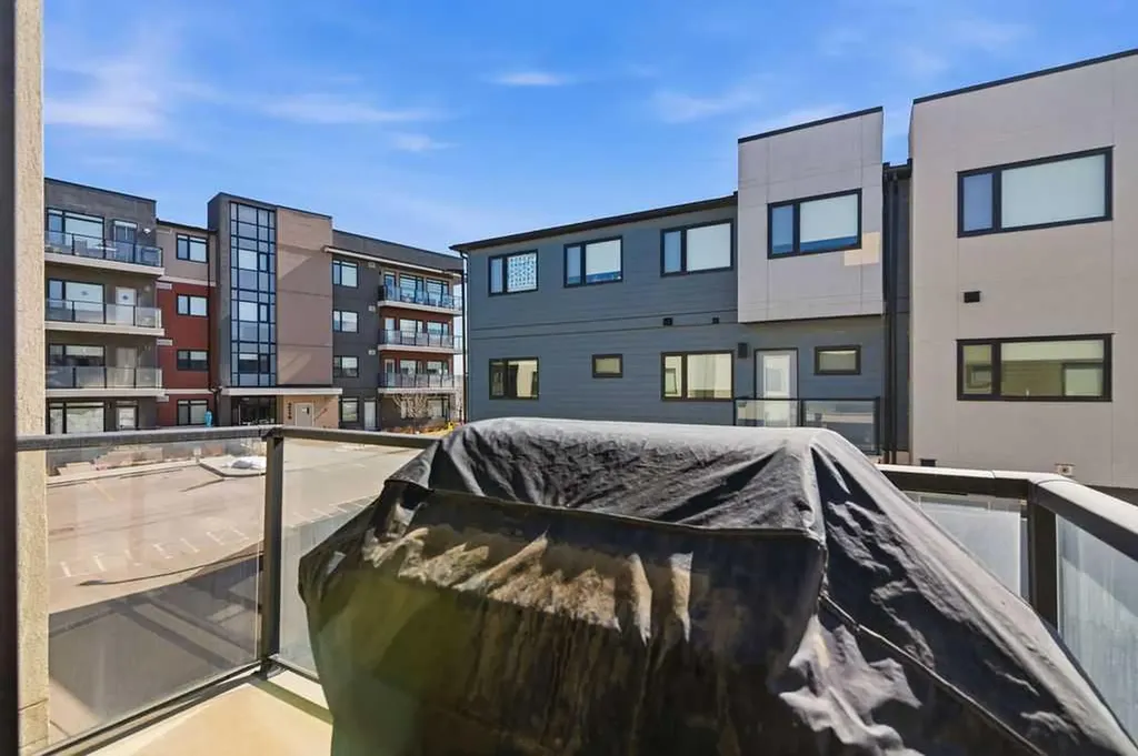 218 Sherwood Square NW Calgary AB T3R 0Y2