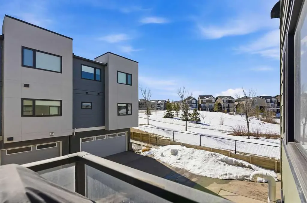 218 Sherwood Square NW Calgary AB T3R 0Y2