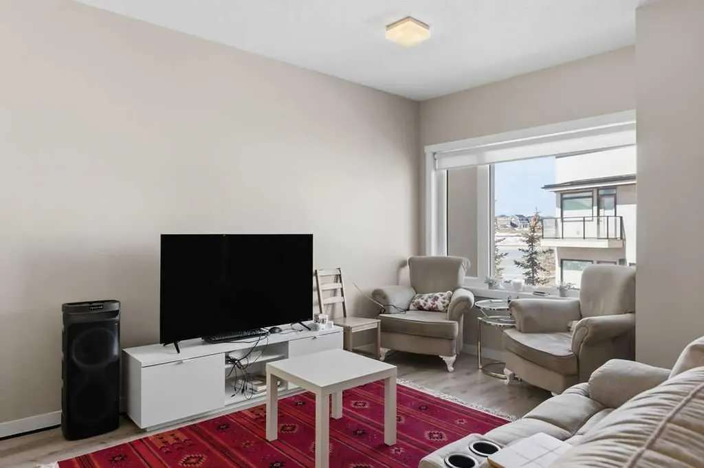 218 Sherwood Square NW Calgary AB T3R 0Y2