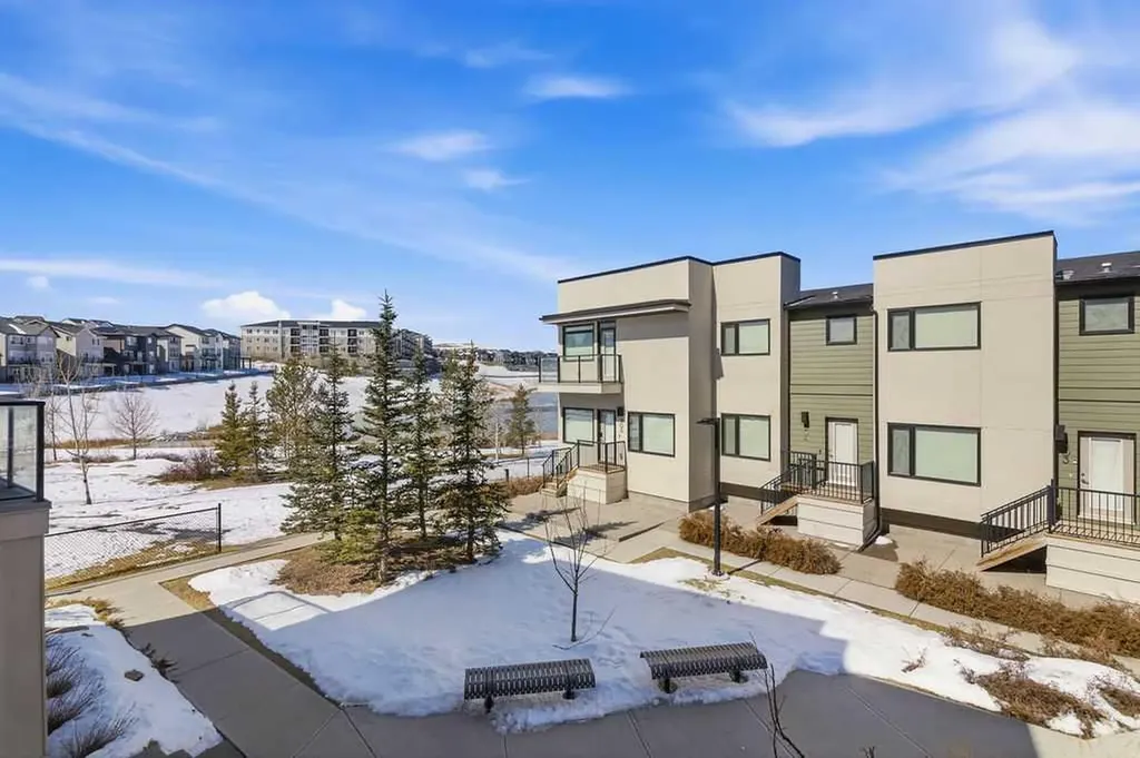 218 Sherwood Square NW Calgary AB T3R 0Y2