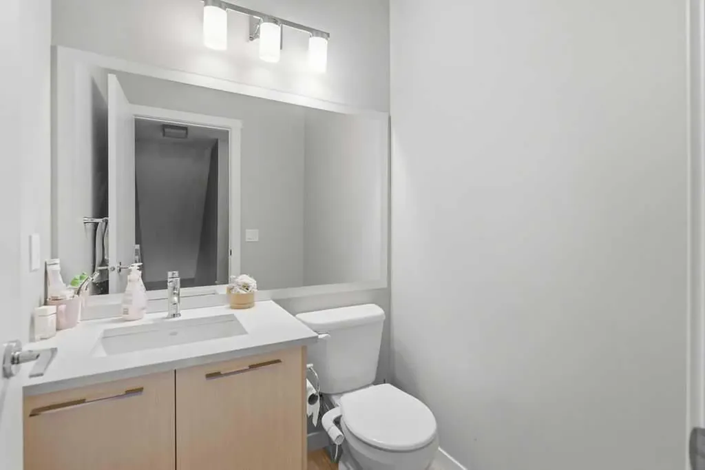 218 Sherwood Square NW Calgary AB T3R 0Y2