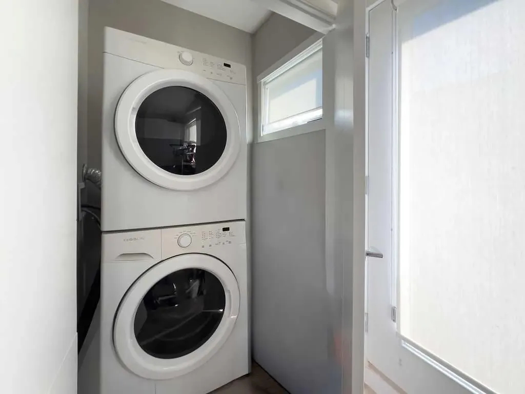 218 Sherwood Square NW Calgary AB T3R 0Y2