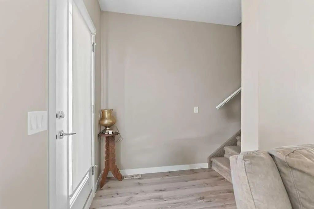 218 Sherwood Square NW Calgary AB T3R 0Y2