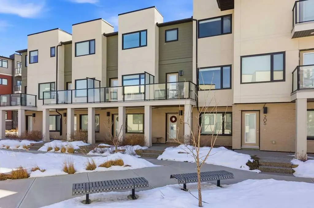 218 Sherwood Square NW Calgary AB T3R 0Y2