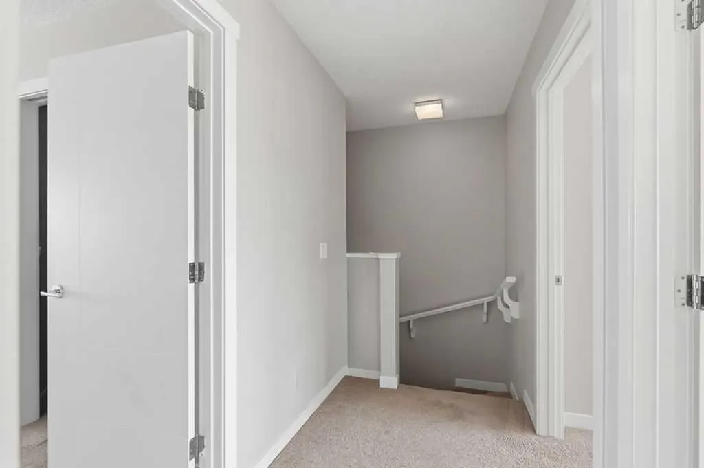 218 Sherwood Square NW Calgary AB T3R 0Y2