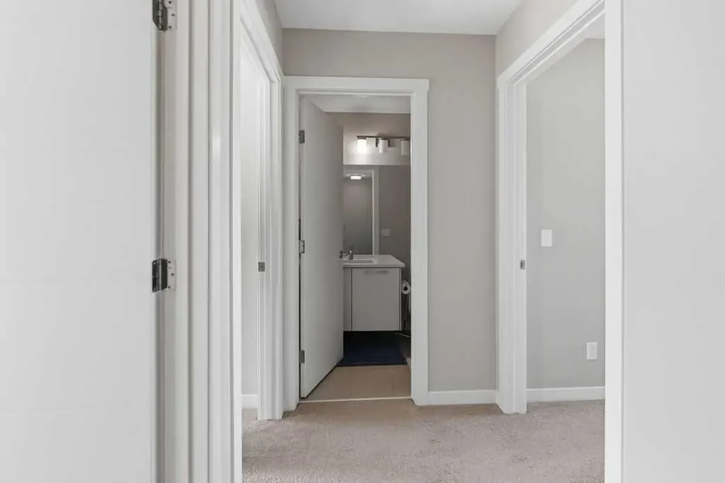 218 Sherwood Square NW Calgary AB T3R 0Y2